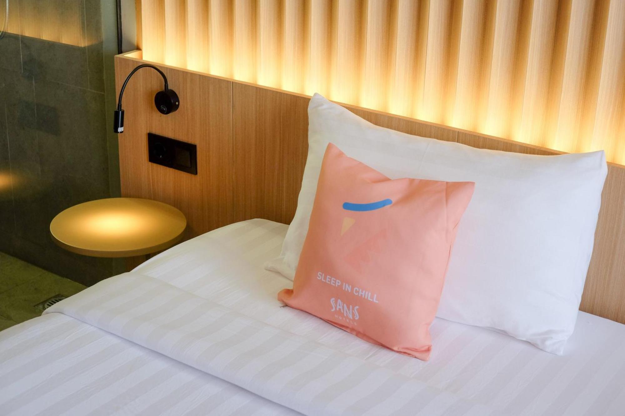 Pakualaman Sans Hotel Rg Living Jogja By Reddoorz מראה חיצוני תמונה