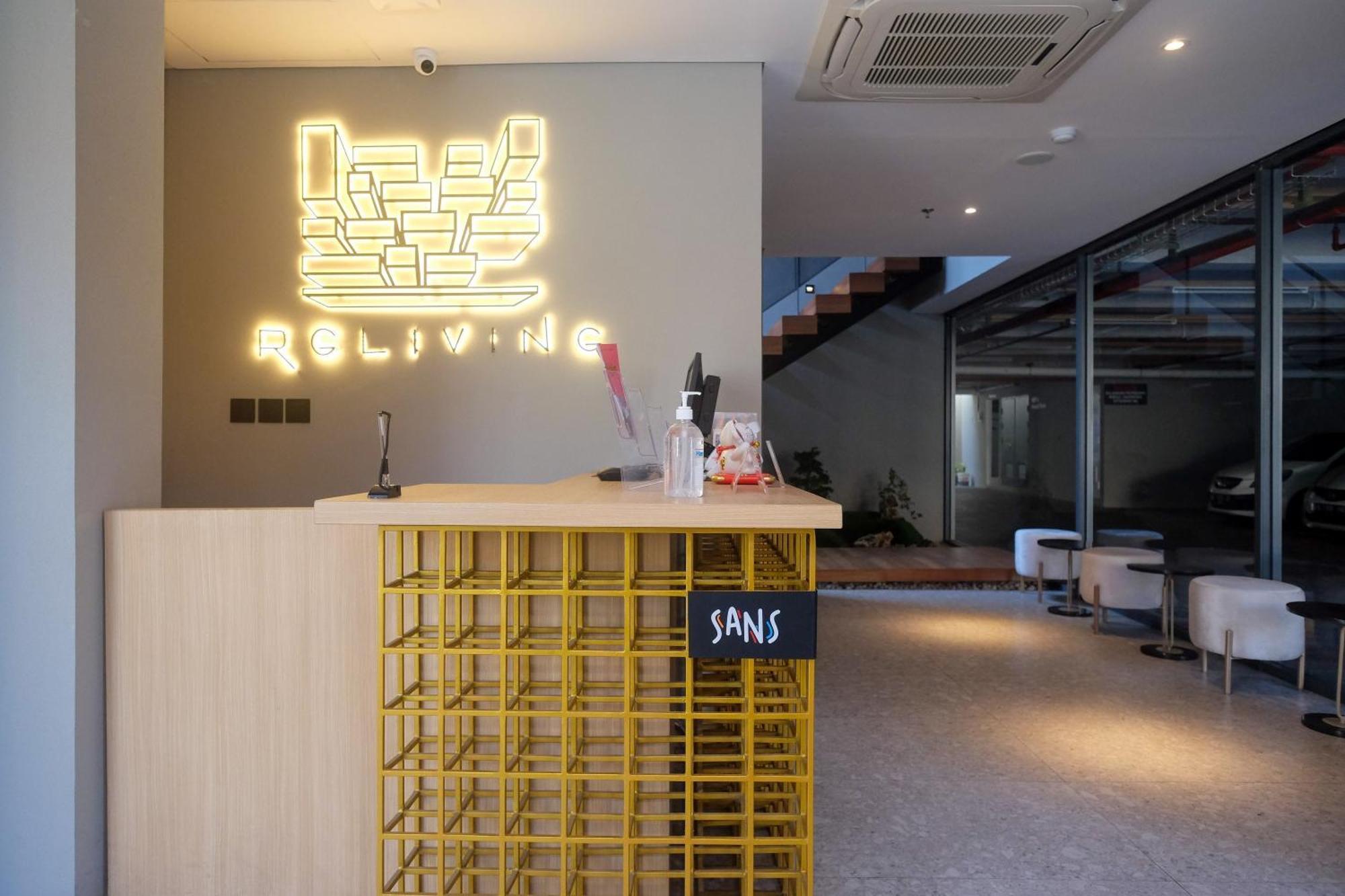 Pakualaman Sans Hotel Rg Living Jogja By Reddoorz מראה חיצוני תמונה