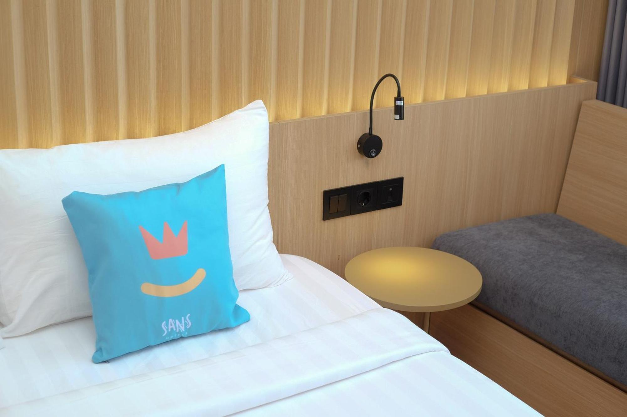 Pakualaman Sans Hotel Rg Living Jogja By Reddoorz מראה חיצוני תמונה