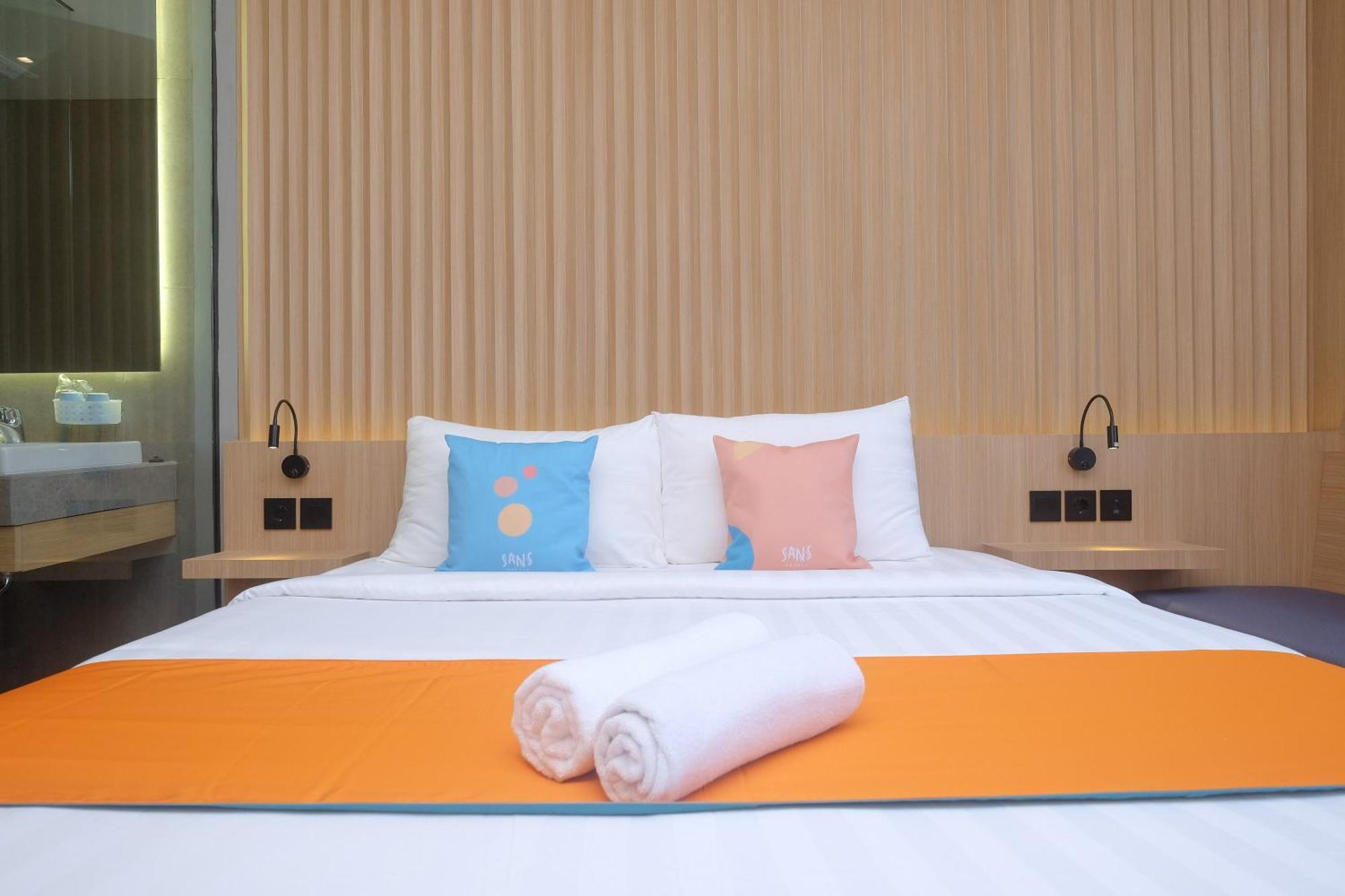 Pakualaman Sans Hotel Rg Living Jogja By Reddoorz מראה חיצוני תמונה