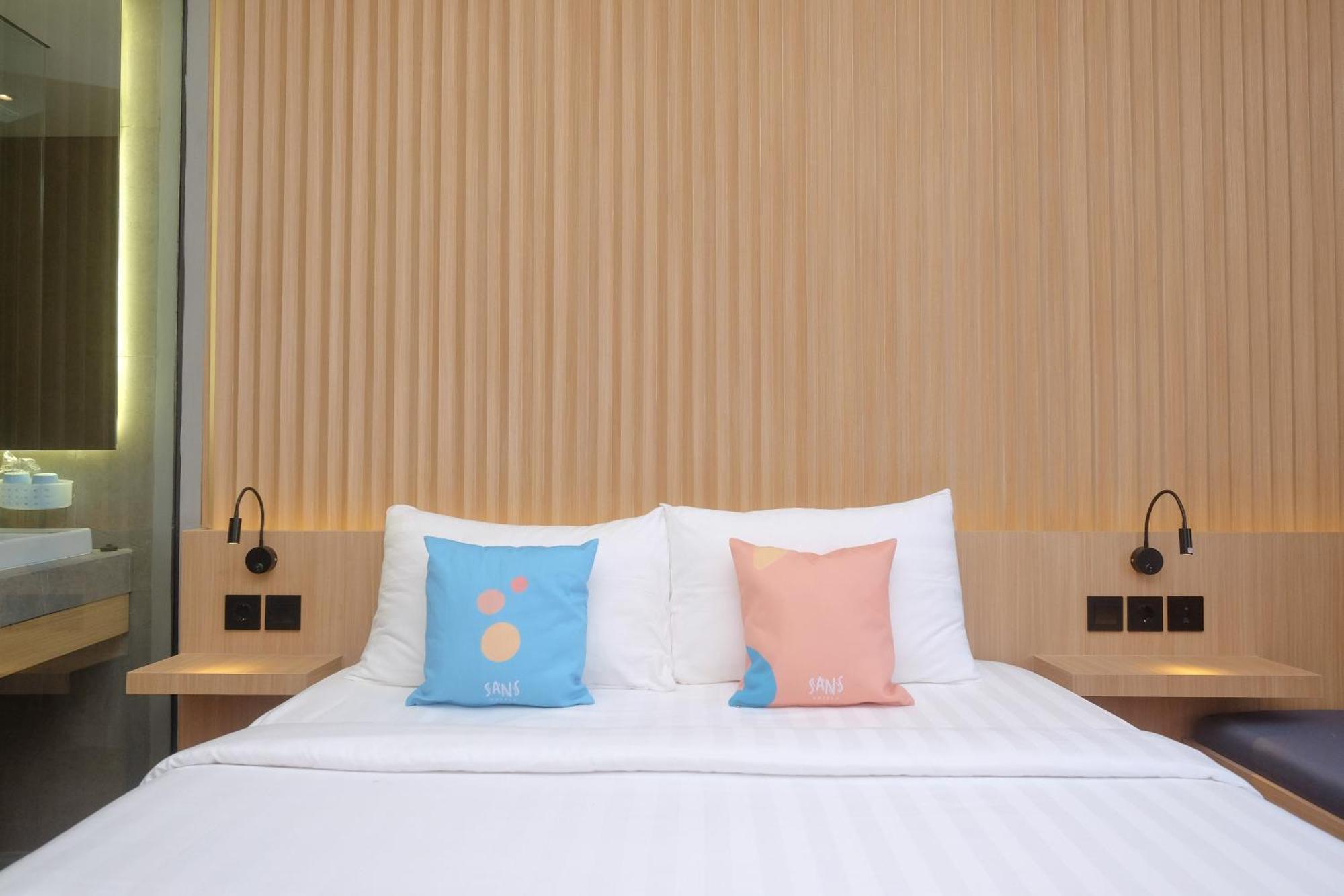Pakualaman Sans Hotel Rg Living Jogja By Reddoorz מראה חיצוני תמונה